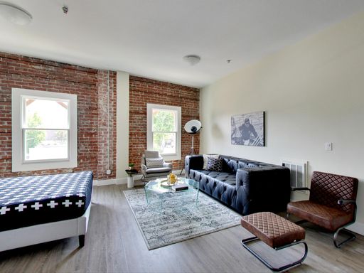 Incredible Renovated Downtown Apartment – photo 1
