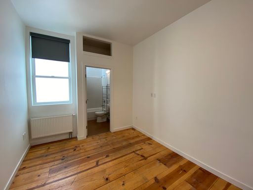 Top Floor Unit in Co-Living Building with Rooftop Terrace & Laundry in Building – photo 1