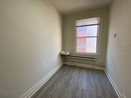 Renovated, Top Floor, Street-facing Private Room