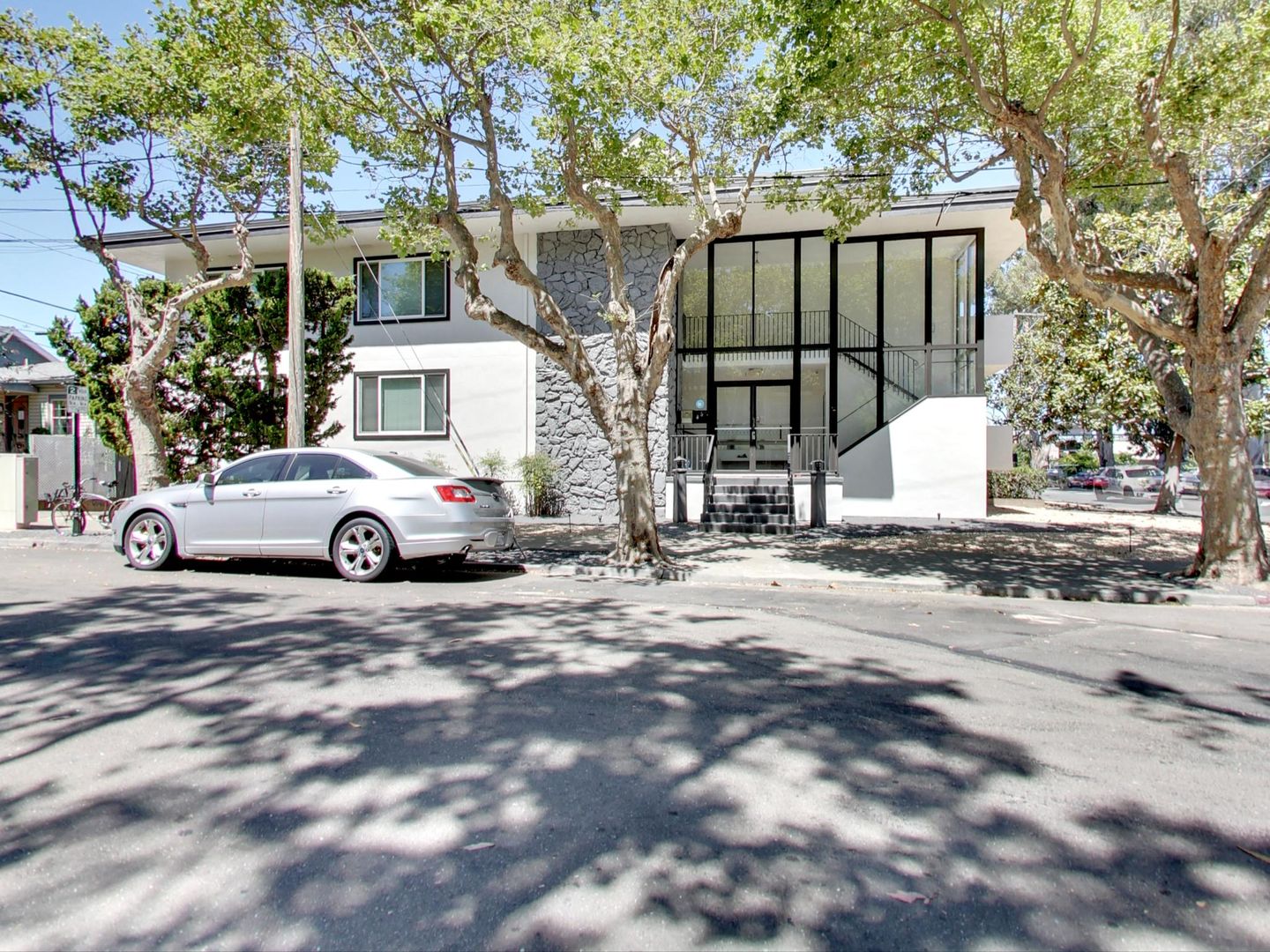 Burlingame Apartment: 1500 Newlands Avenue