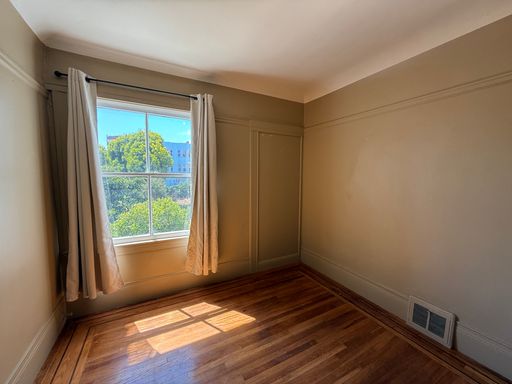 Private Room located near USF Campus! All Utilities included w/ Laundry in unit! – photo 1