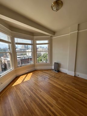 Studio with Classic Charm Available Now!! – photo 1