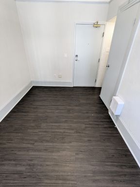 Single Private Room (SRO) Available in Lower Nob Hill, Centrally Located! – photo 1