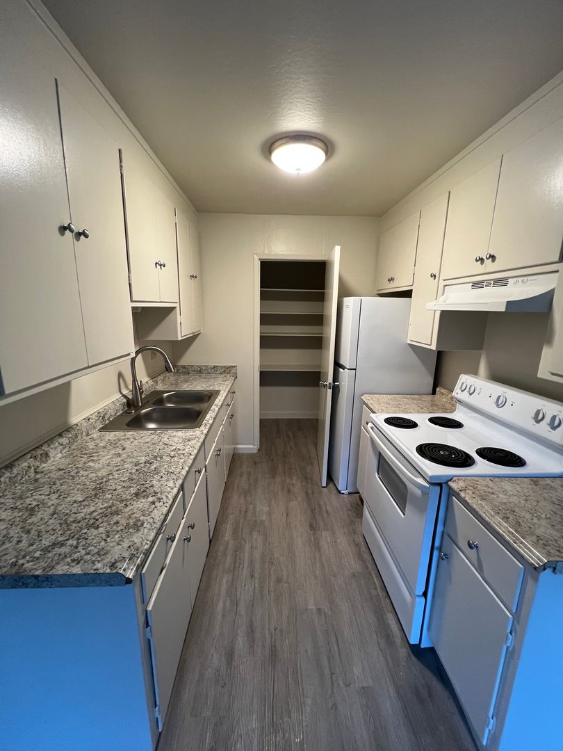 Oakland Apartment: 3351 Richmond Boulevard