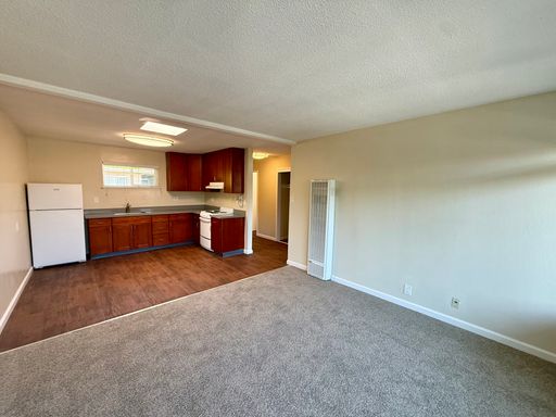 Top Floor San Rafael 1BR w/ Deck - One Month Free!