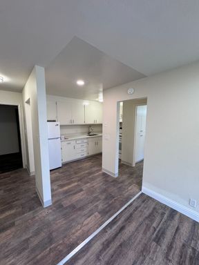 Stunning 1-bedroom in San Leandro with Pool/Parking/Laundry – photo 1