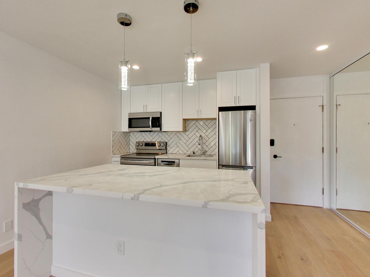 Burlingame Apartment: 1500 Newlands Avenue