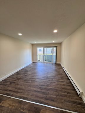 Stunning 2-bedroom in San Leandro with Pool/Parking/Laundry – photo 1
