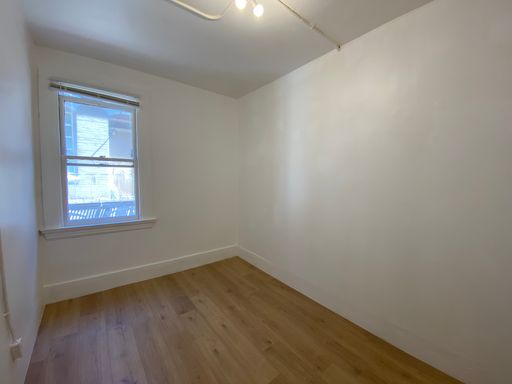 Street-Facing Private SRO Room in the Heart of Chinatown
