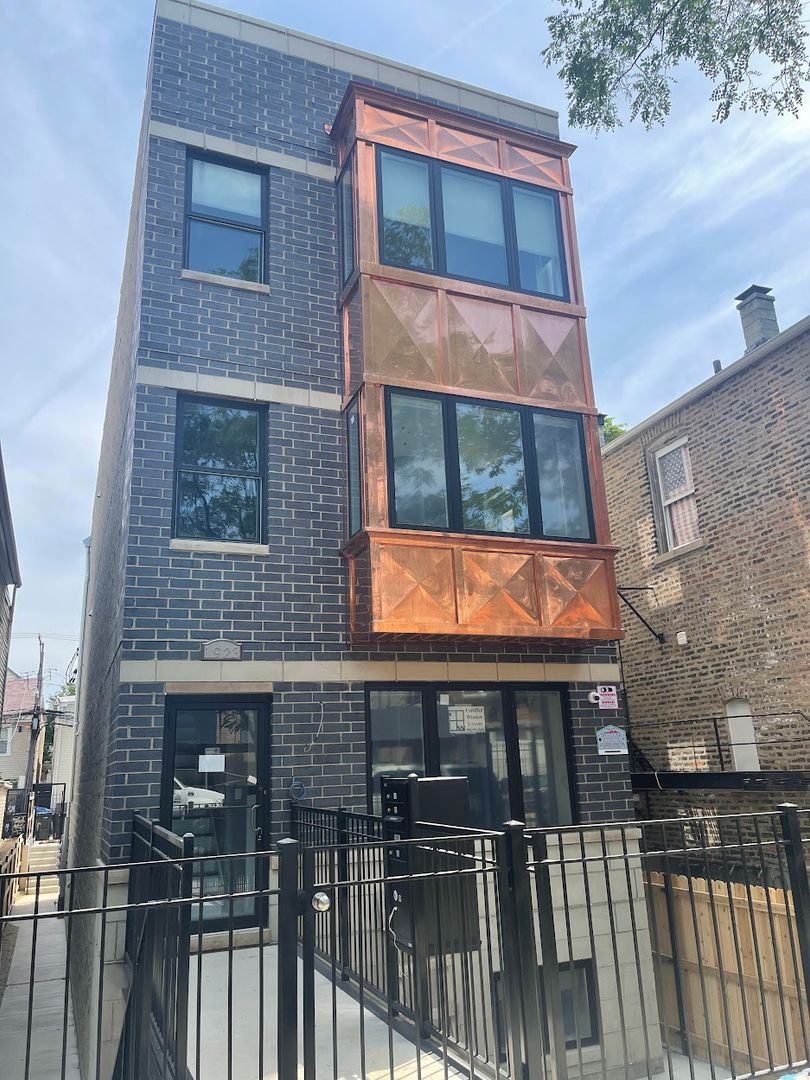 Chicago Apartment: 1923 W 21st Street