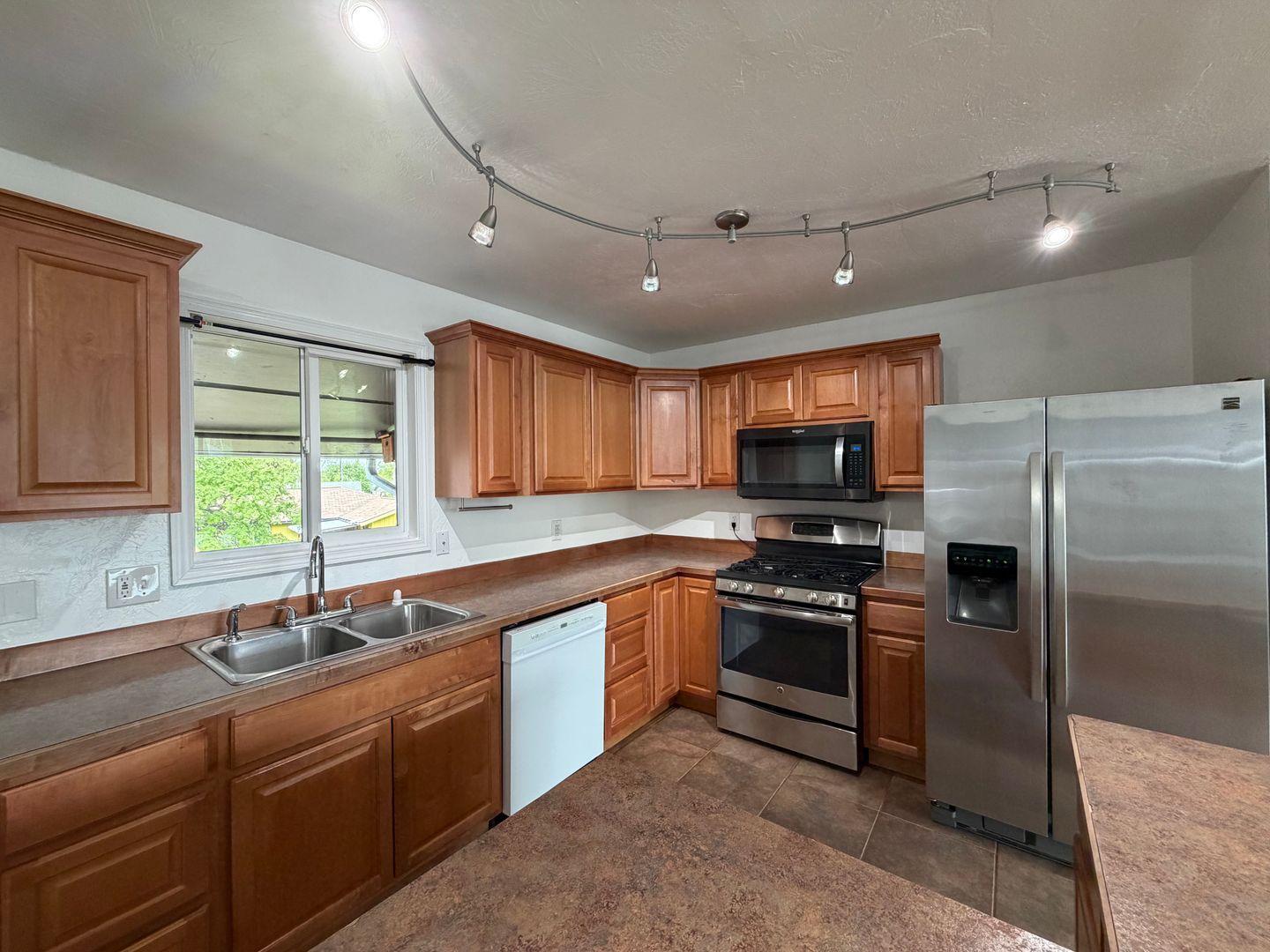 Anchorage House: 320 Thomoas Circle
