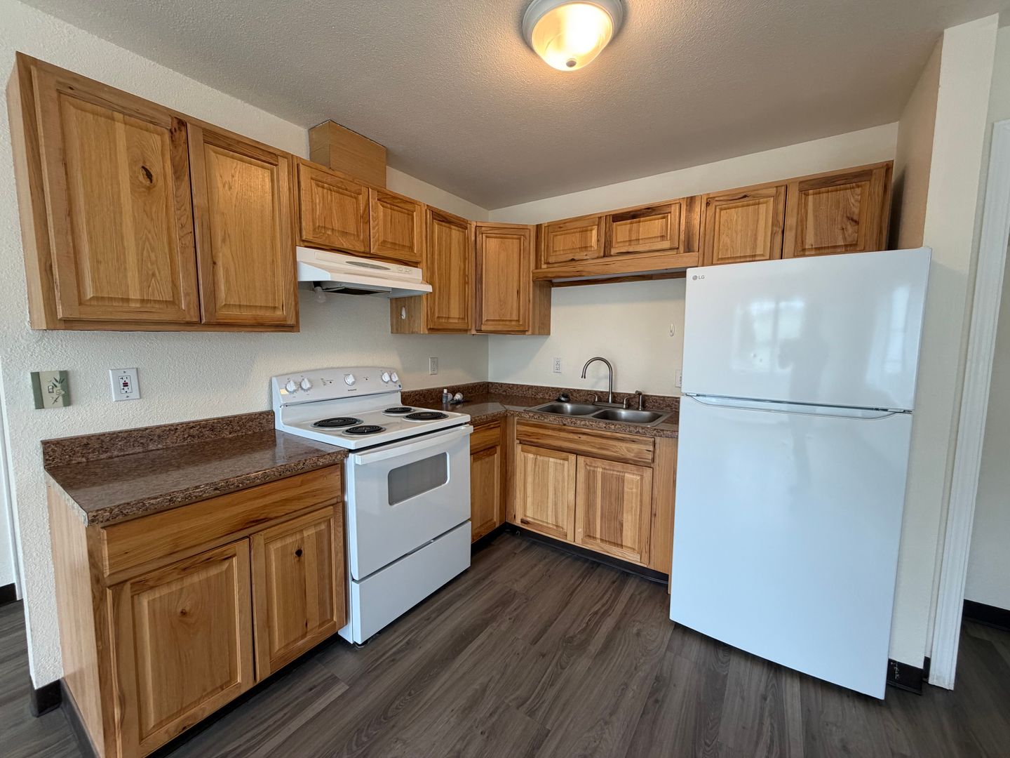 Anchorage Apartment: 138 N Klevin St