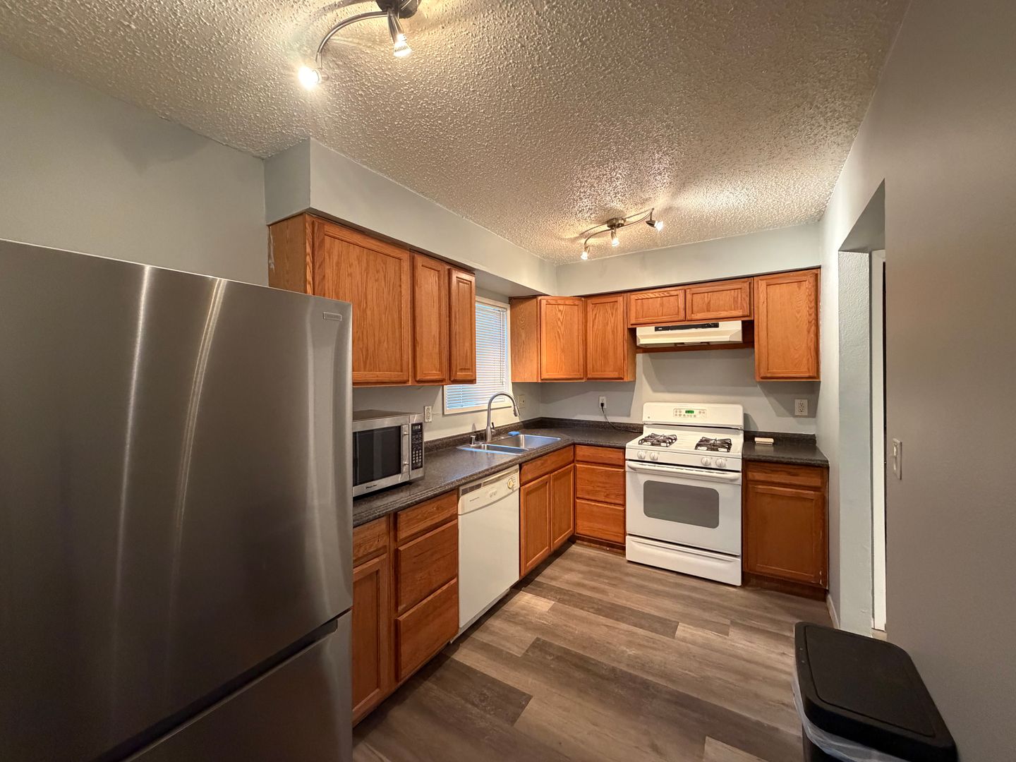 Anchorage Apartment: 516 N Bliss St