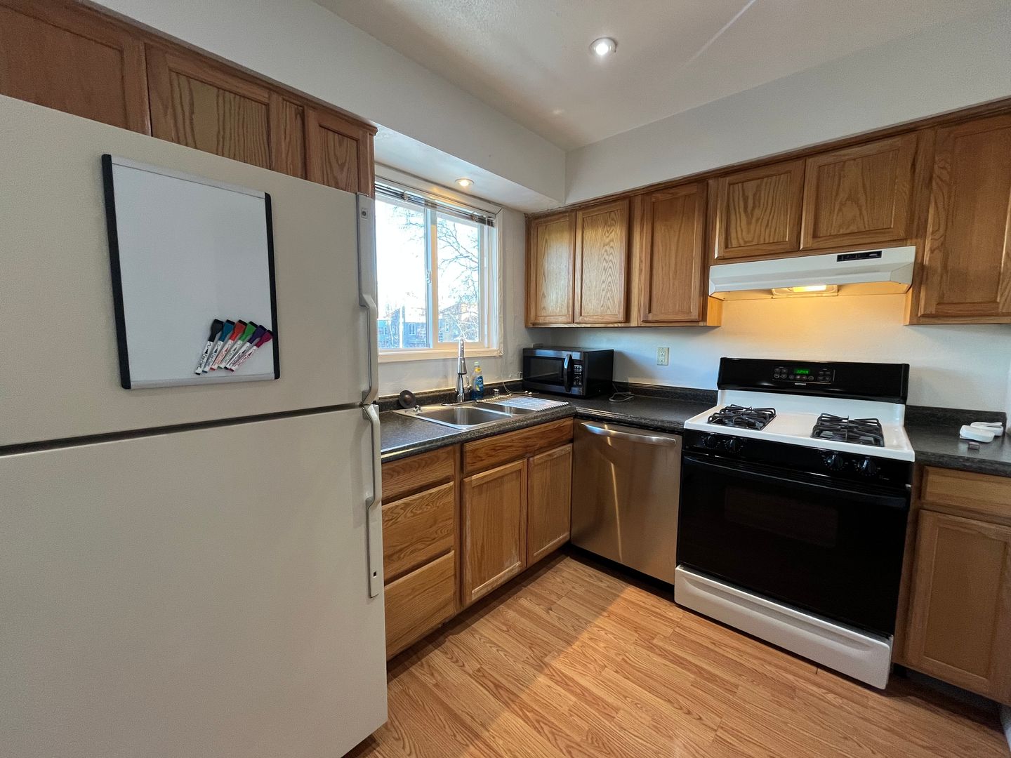 Anchorage Apartment: 516 N Bliss St