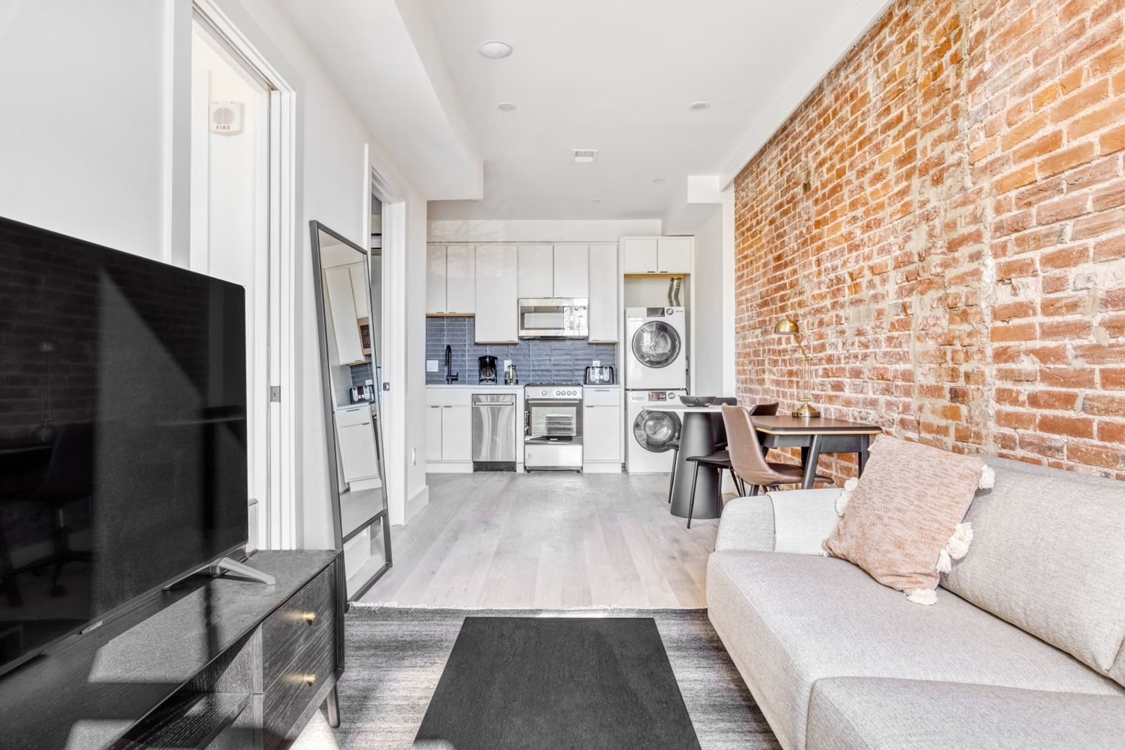Washington Apartment: 1012 Pennsylvania Avenue SE