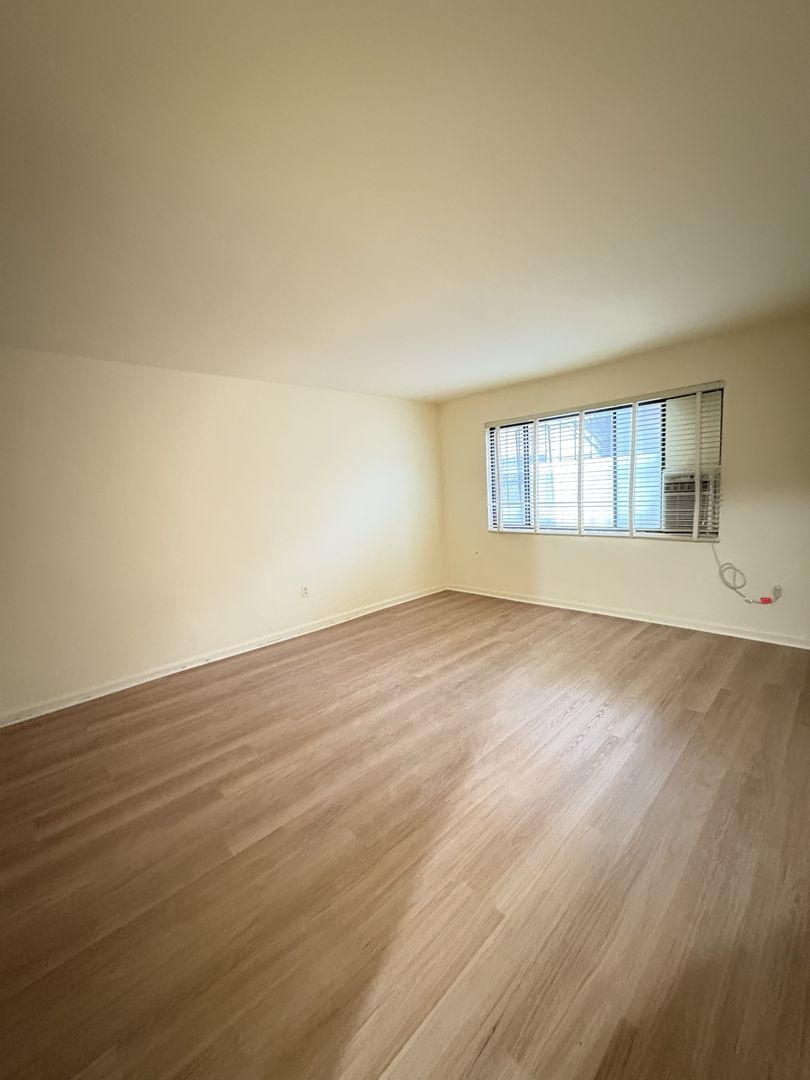 Washington Apartment: 829 Rock Creek Church Rd NW