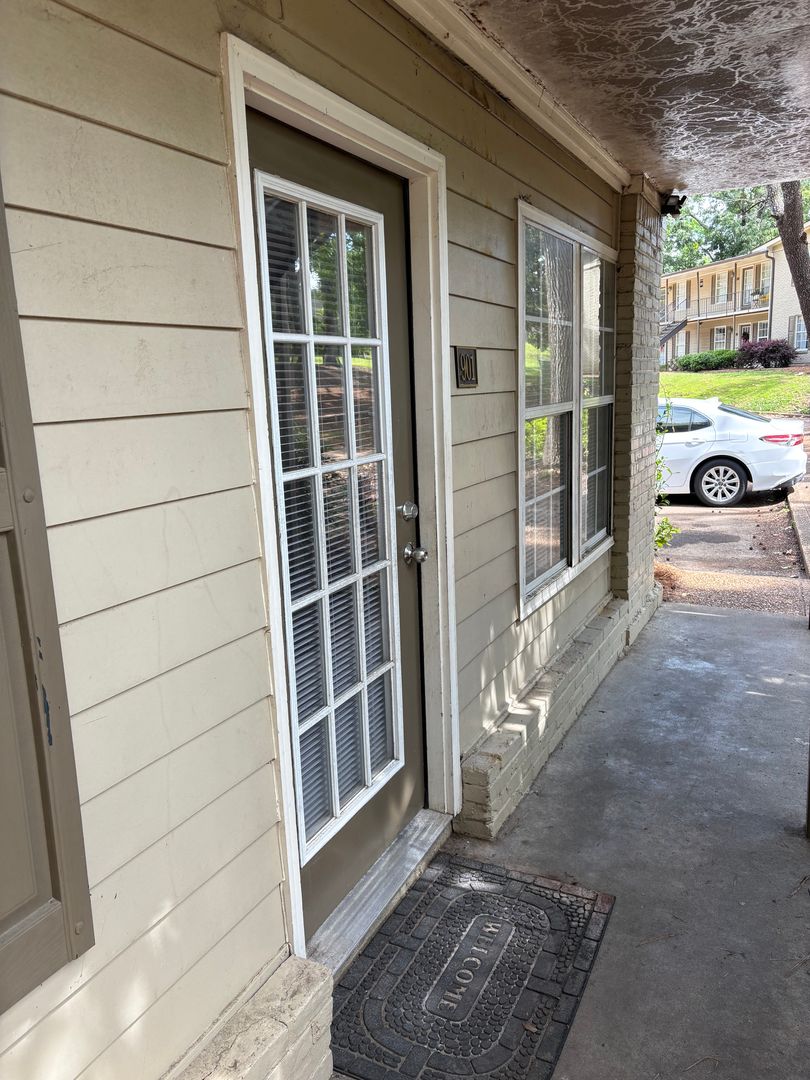 Oxford Condo: 901 Park Lane