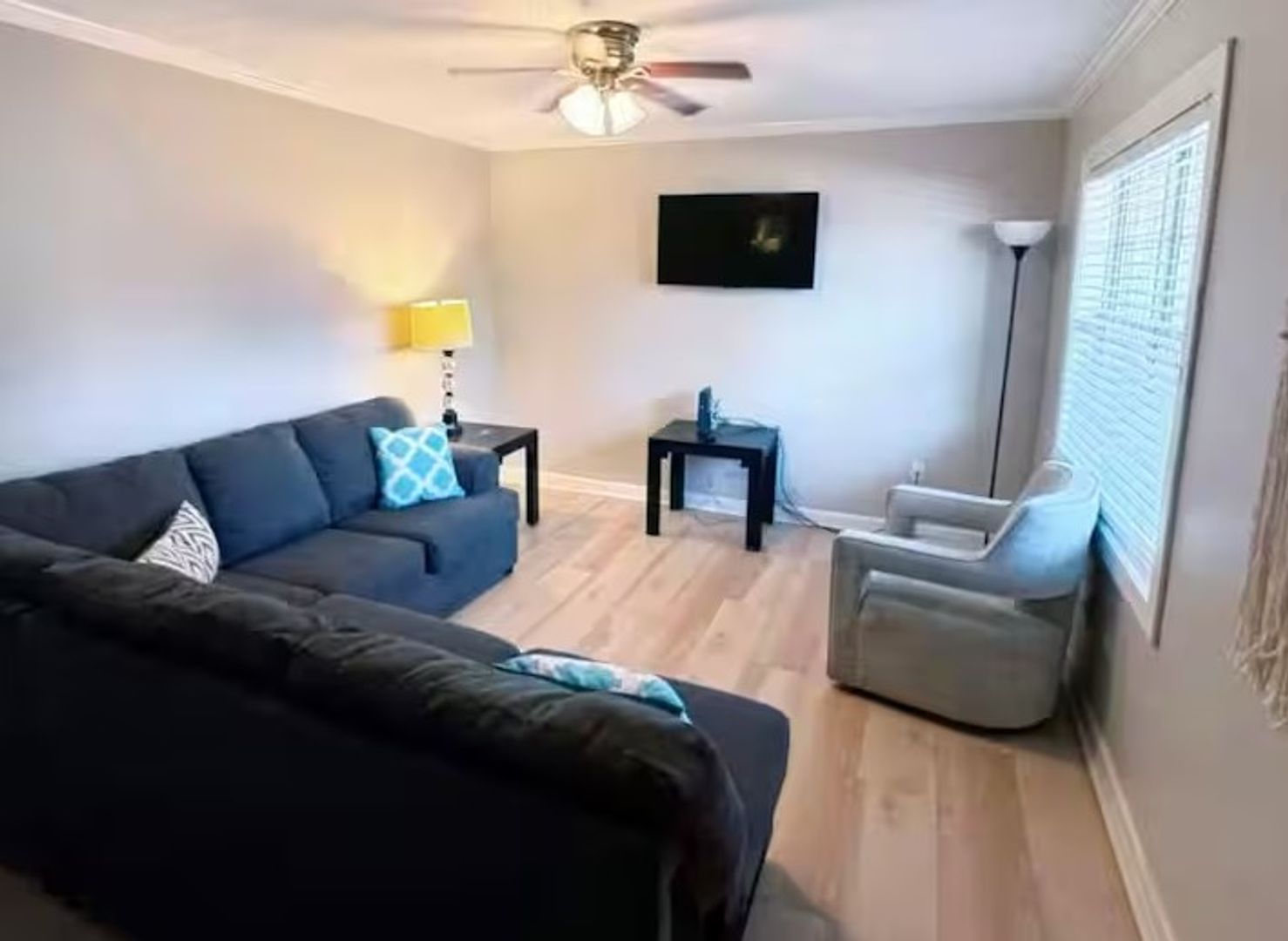 Oxford Apartment: 2216 Church St