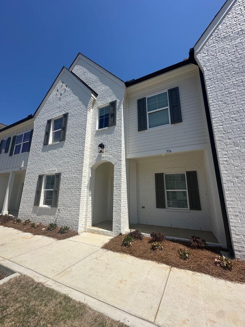Oxford House: 516 Meadow Crest Circle