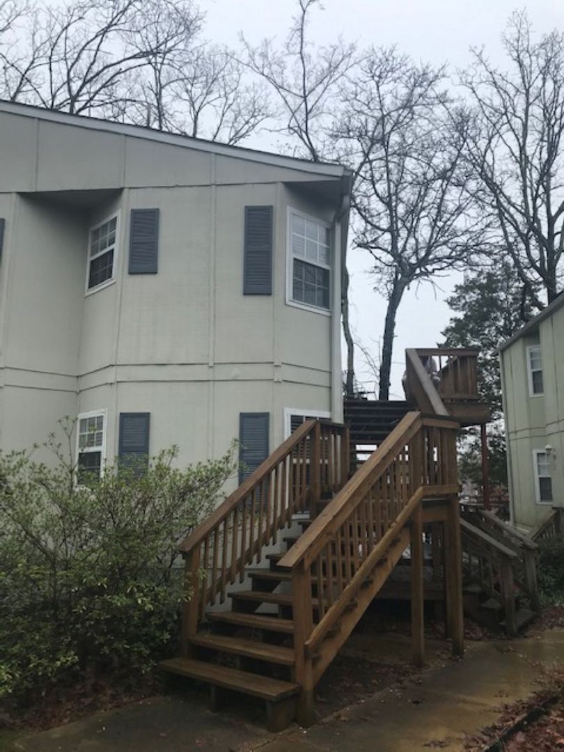 Oxford Apartment: 610 Hathorn Rd