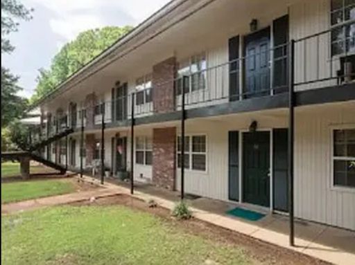 2 Bed 1 Bath Near Campus! Water/Sewer/Trash Included!!