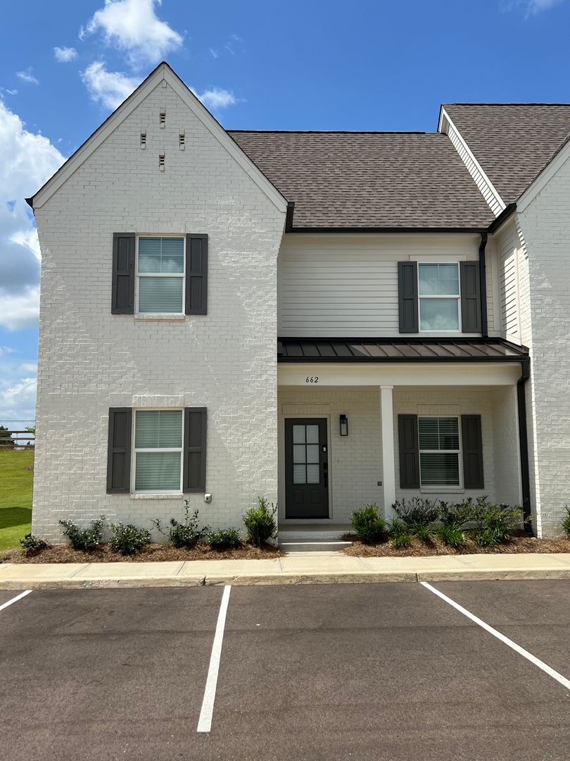 Oxford House: 662 Cottage Grove Circle