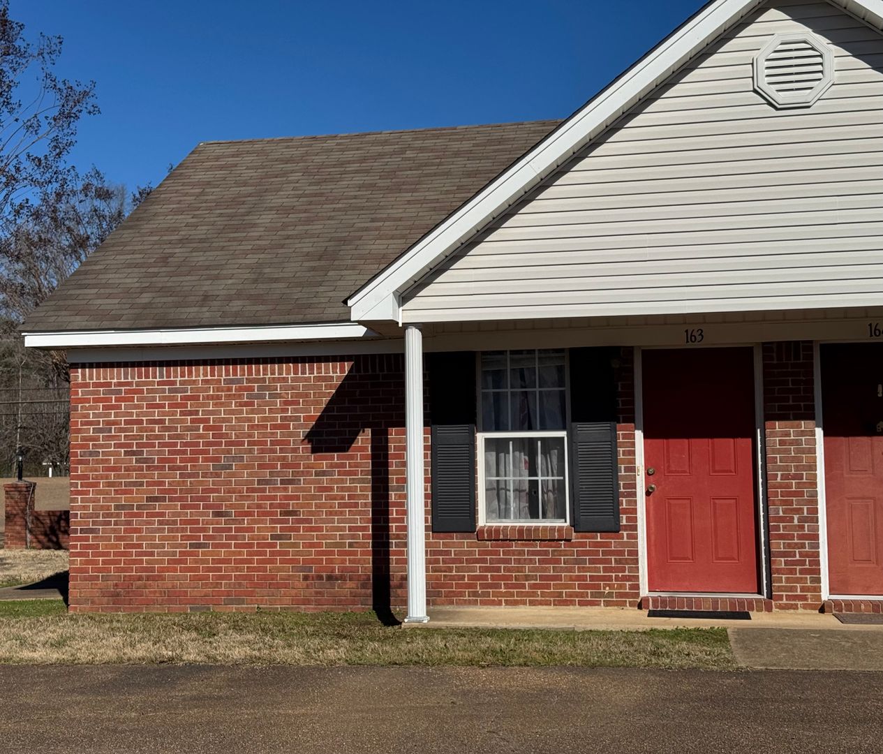 Oxford Apartment: Cypress Circle