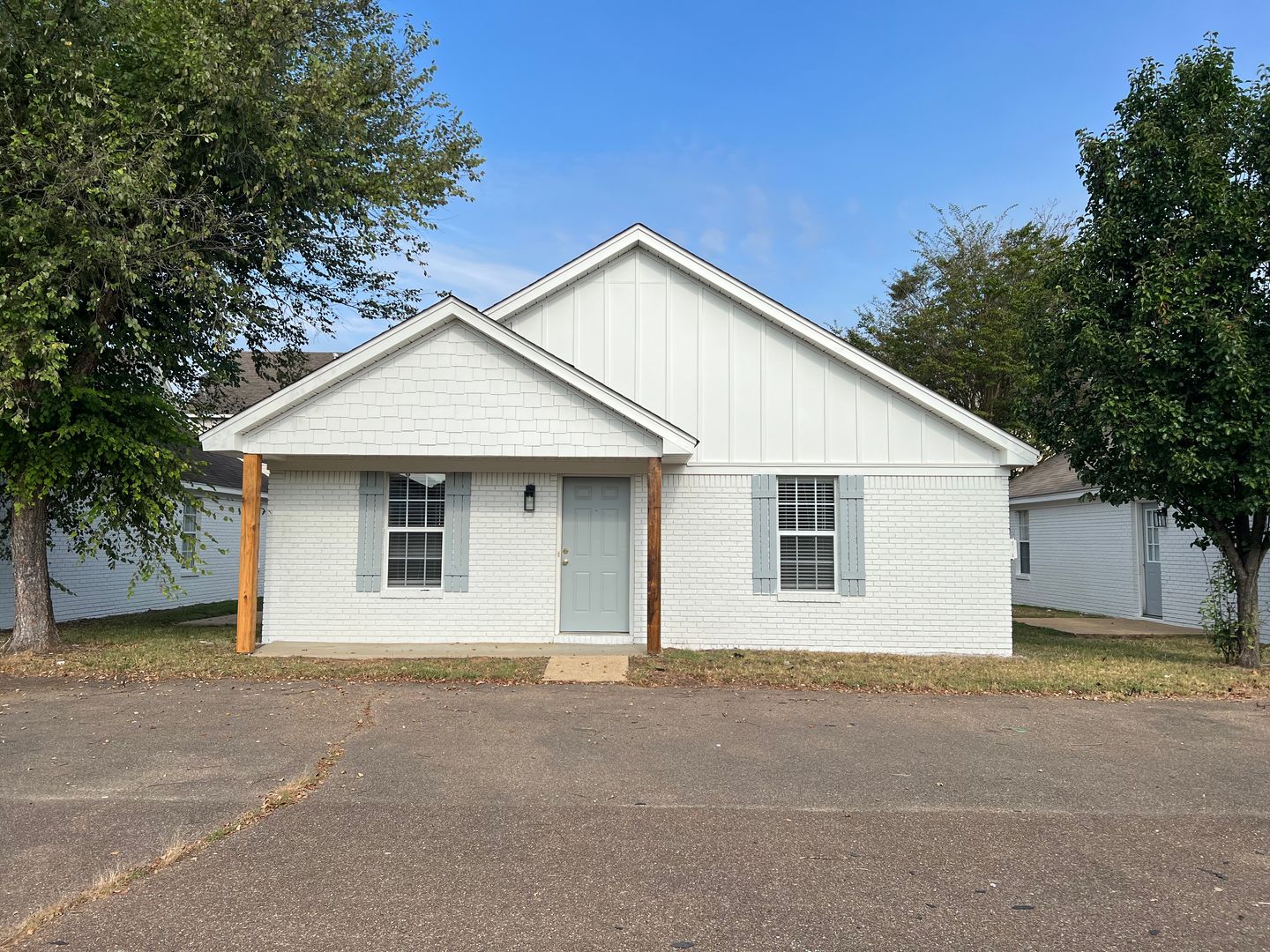 Oxford Apartment: Cypress Circle
