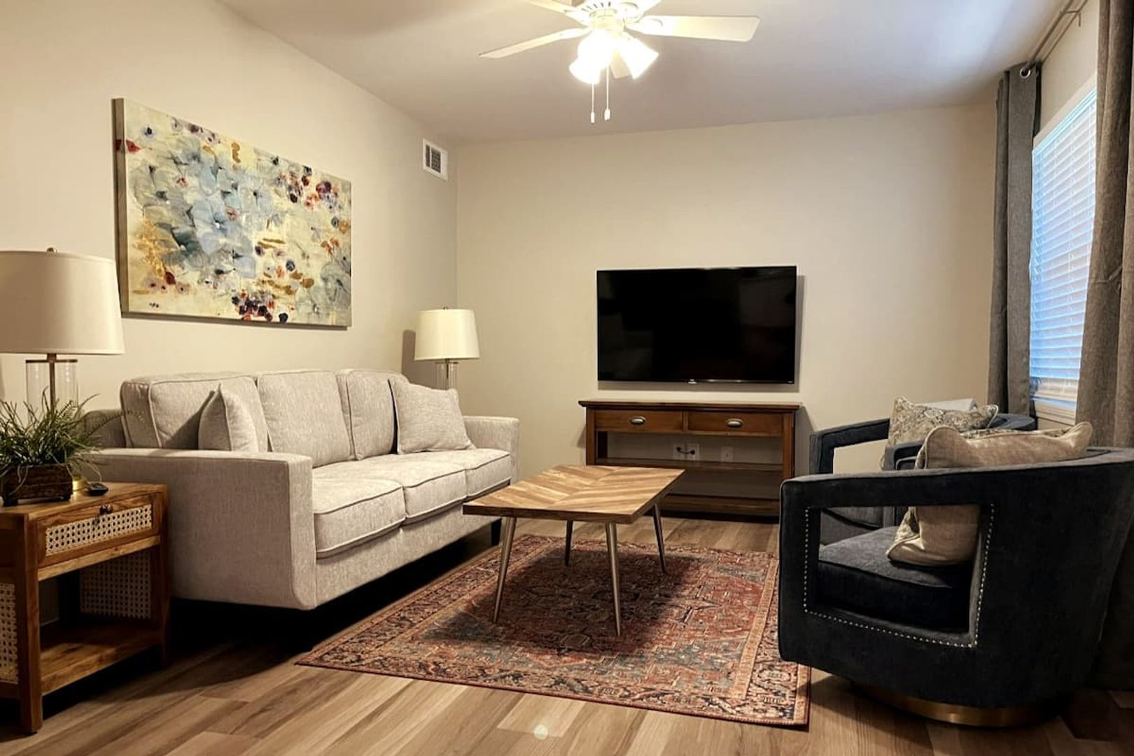 Oxford Apartment: 2216 Church St