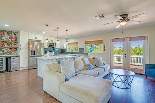 3br - 3 / 2 w/ Garage Wrap around Lanai | AC | remodeled – photo 1