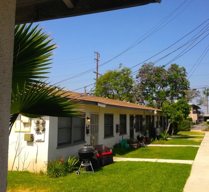 Garage and AC. Tenants pay utilities. 1 Bed 1 Bath Downstairs Apartment – photo 1