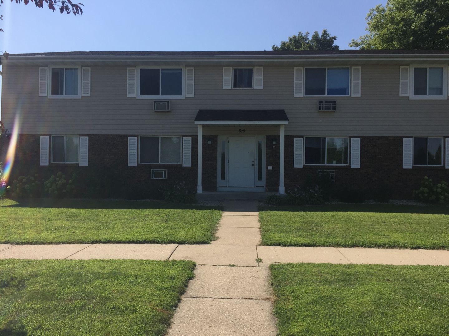 Janesville Apartment: 619 Kellogg Ave.