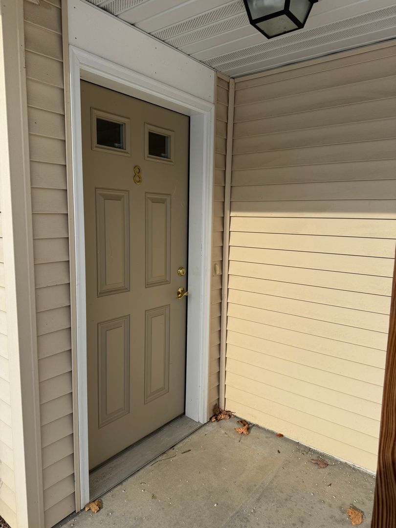 Milton Apartment: 553 Sunset Dr.