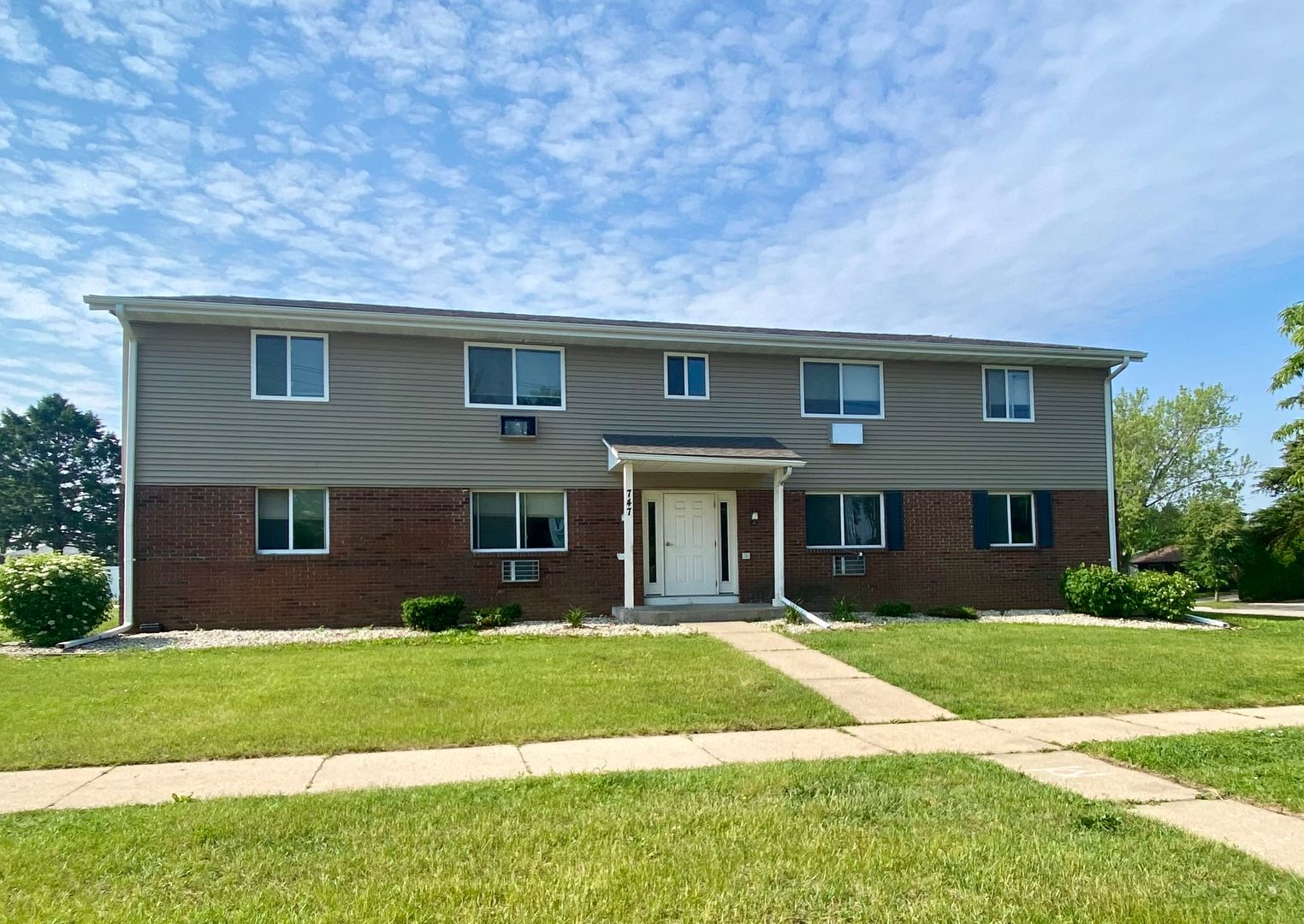 Janesville Apartment: 747 Kellogg Ave.