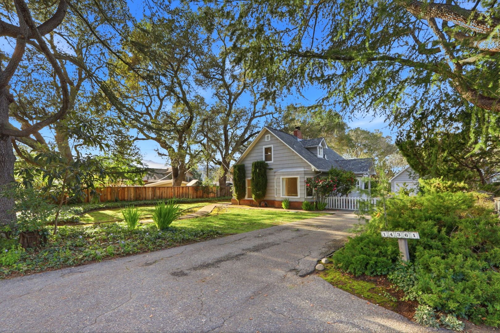 Saratoga House: 14361 Lutheria Way