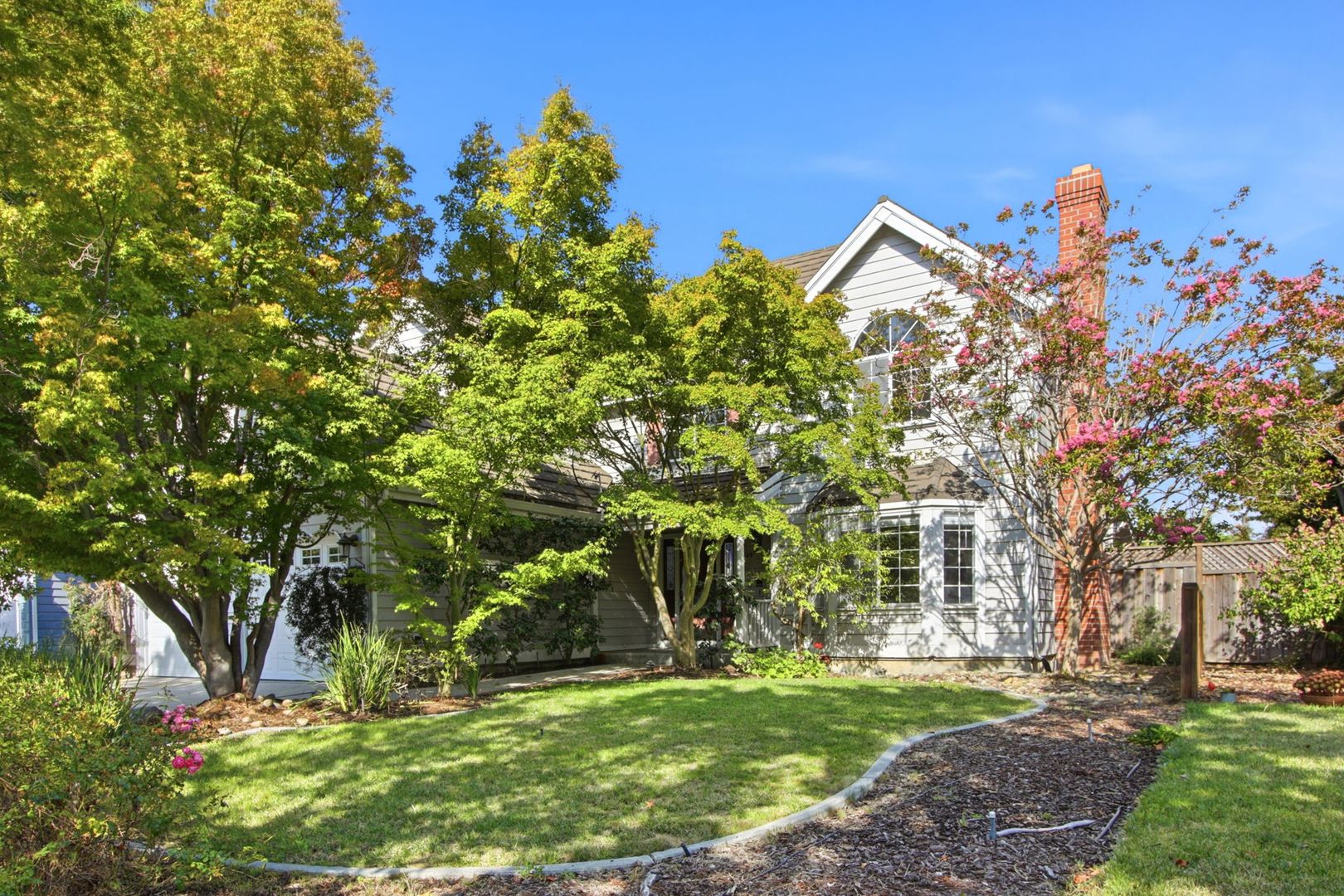Mountain View House: 749 Glenborough Drive