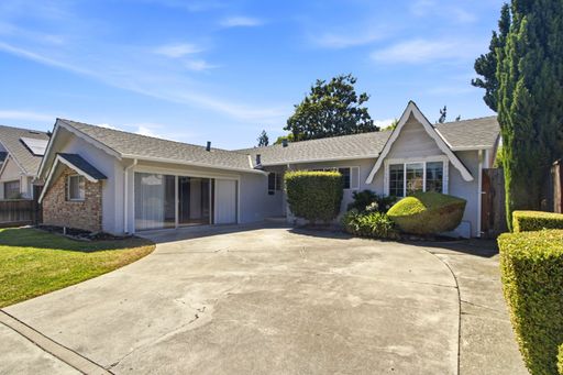 Centrally Located Single-Family Home – photo 1