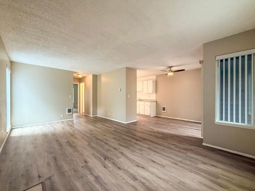 Spacious Two Bedroom - Convenient to Downtown PDX – photo 1