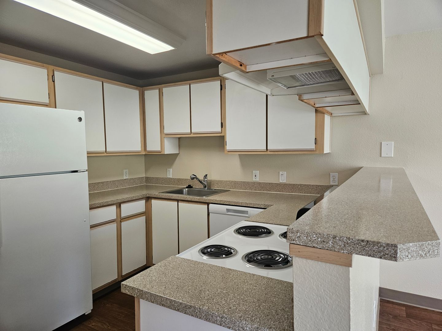 Gresham Apartment: 4850 SW 11th St