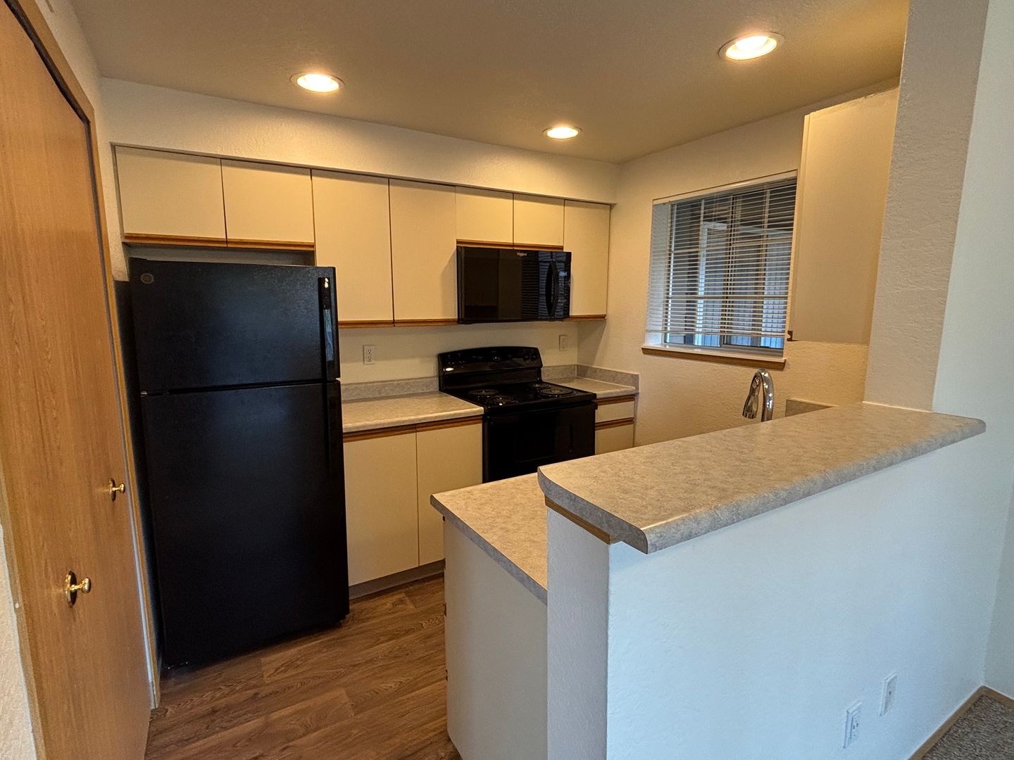Roseburg Apartment: 2511 Edenbower Blvd