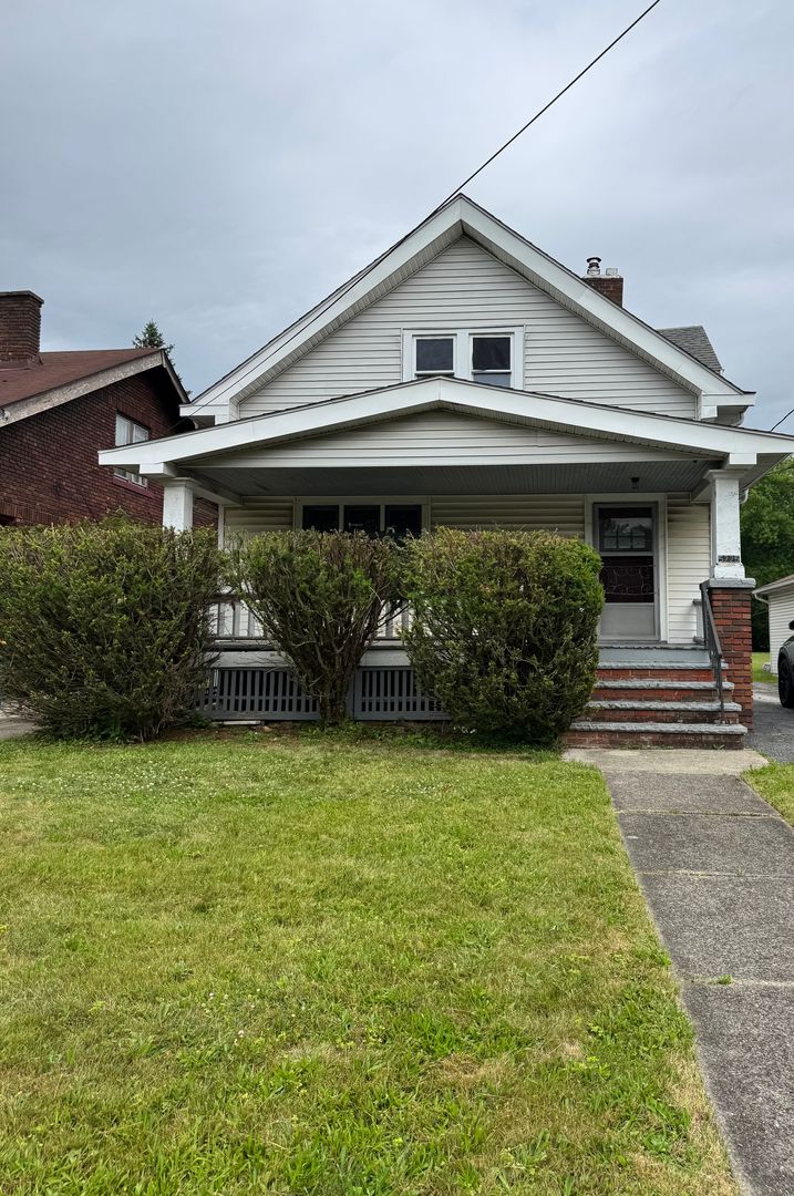 Maple Heights House: 5225 Theodore St