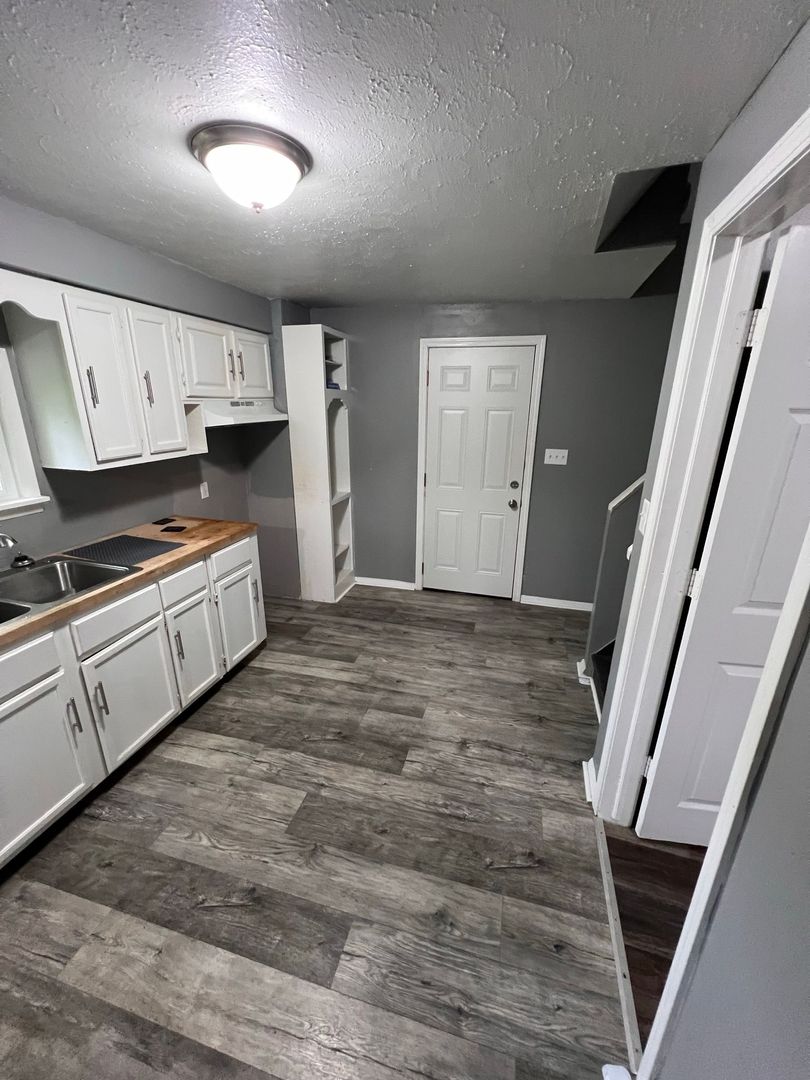 Cleveland Apartment: 6606-6608 Hosmer Ave.