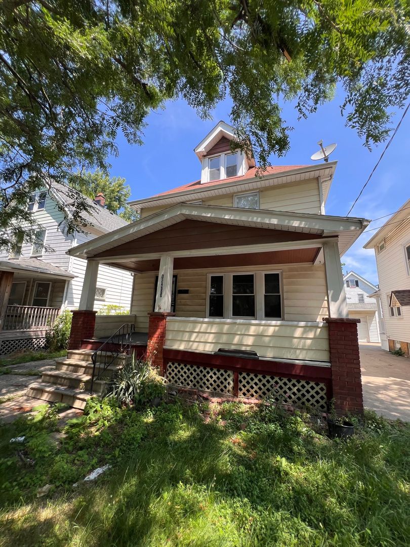 Cleveland House: 15403 School Ave