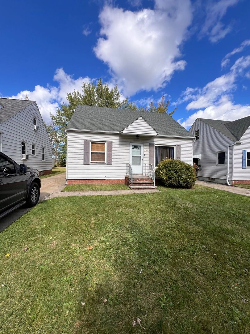 Maple Hts House: 15401 Benhoff Dr.