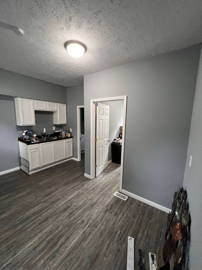 Cleveland Apartment: 6606-6608 Hosmer Ave.