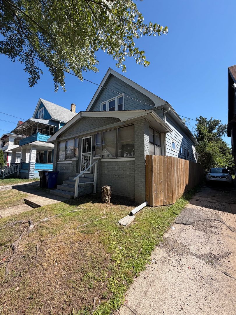 Cleveland House: 11624 Forest Ave