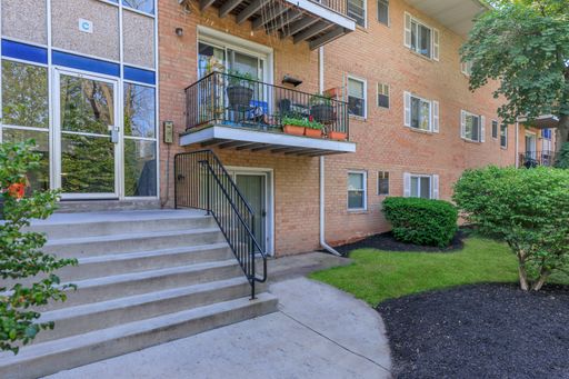780 Farmington Ave., 1B