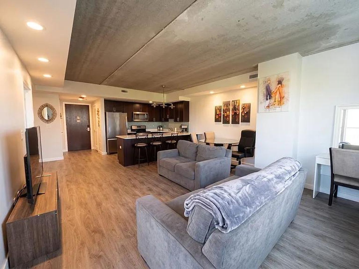 Chicago Apartment: 6954 N. Sheridan