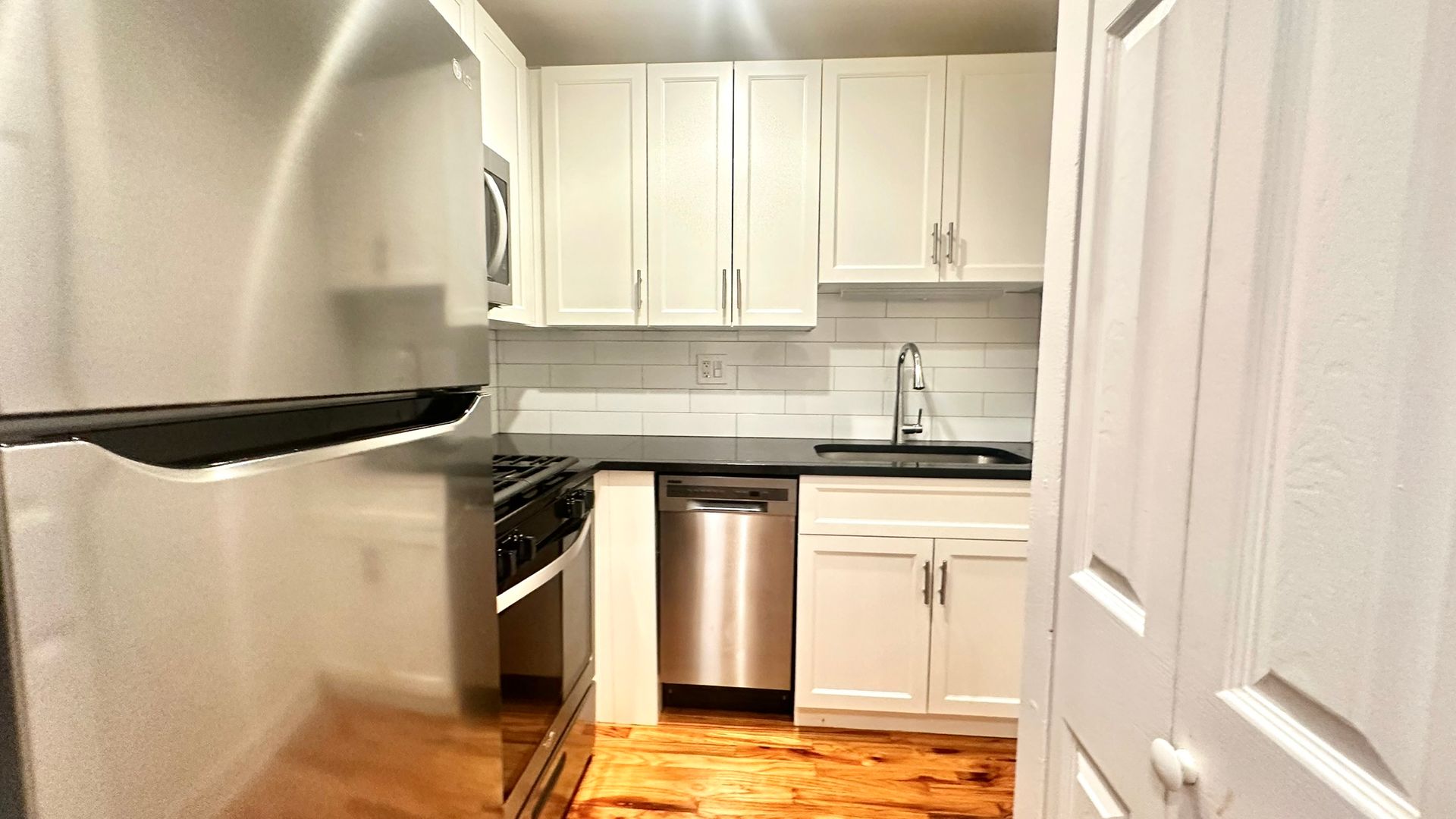 Chicago Apartment: 6954 N. Sheridan