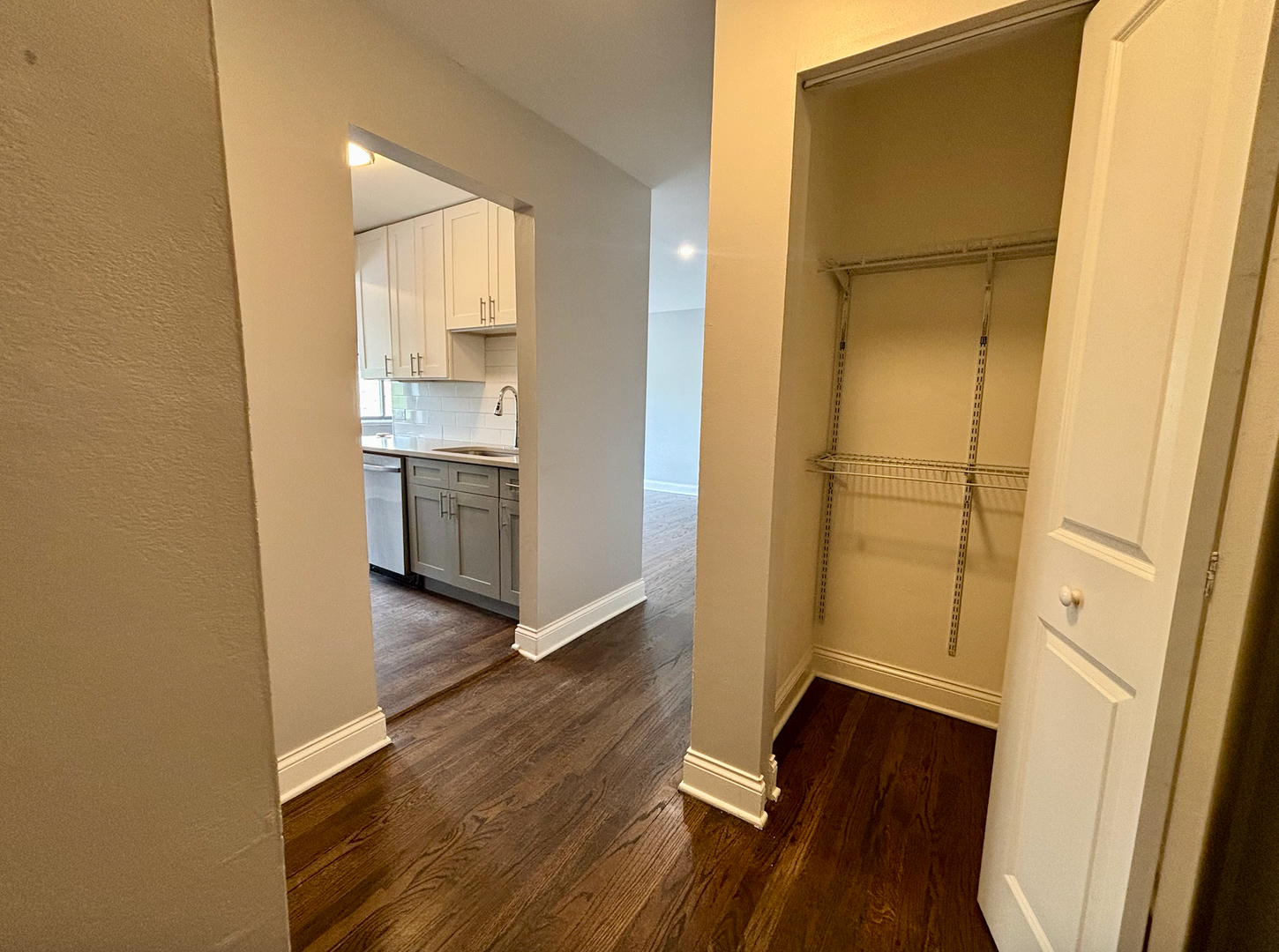 Chicago Apartment: 6954 N. Sheridan